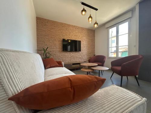 Hautvillers Casa | CHEZ FERNAND Cottage AC Terrace Garden Petanque court & private free parking