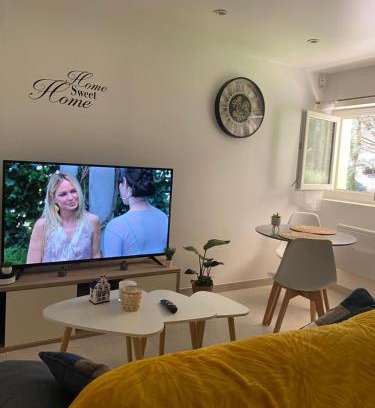 Tulle Apartamento | Chez Julie petit appartement une chambre rez jardin maison