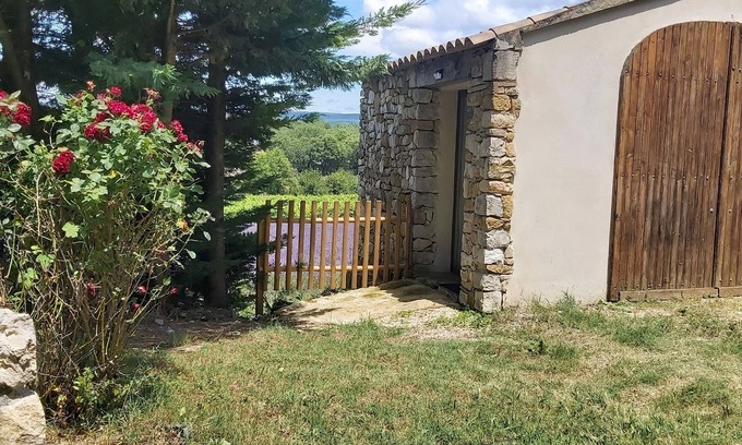 Grignan Otro | Chez Pascal gîte studio with garden and parking