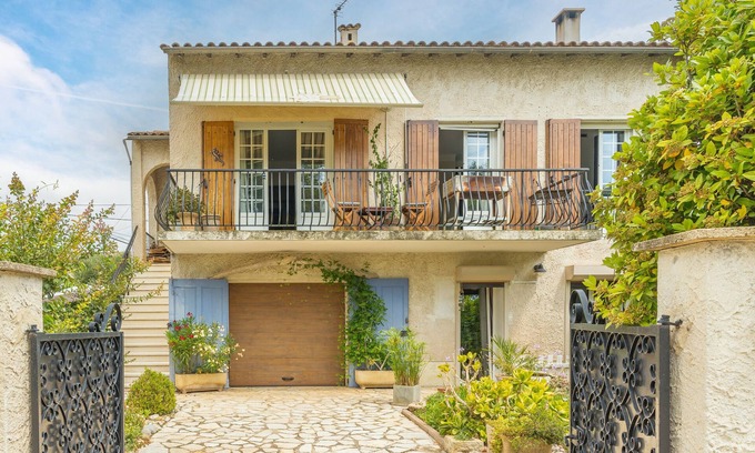 Pelissanne Apartamento | Chez Patrick" flat with shared garden and Wi-Fi
