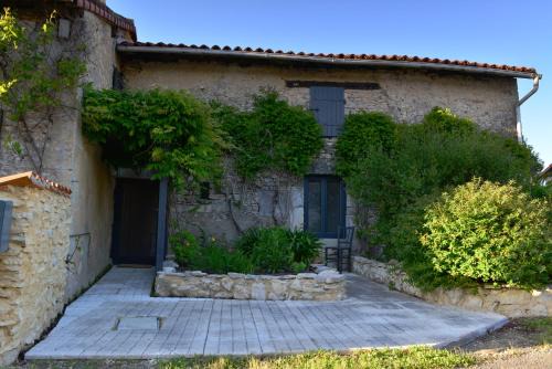 Saint-Martin-l'Ars Cama Y Desayuno | Chez Pique-Fesse Chambre d'hote