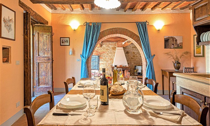 Monte Benichi Apartamento | Vista de Chianti, jardín para su pequeña familia, piscina y jacuzzi