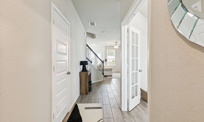 Lincoln Park Casa | Chic 1-bedroom in charming Providence Village with private bathroom
