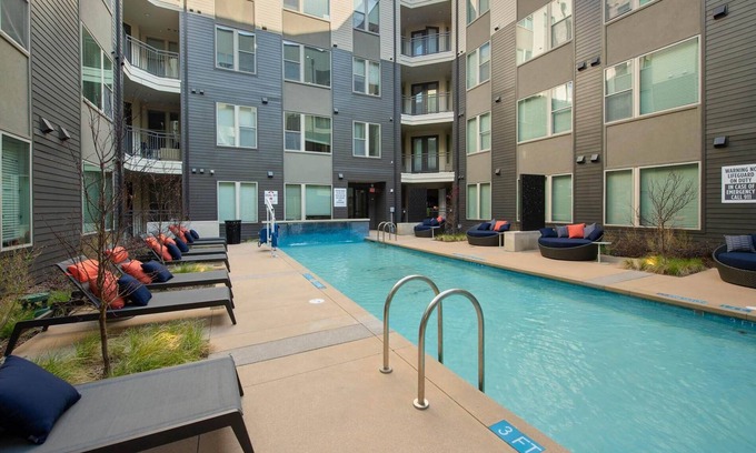 Addison Apartamento | Chic 1-bedroom apartment in lovely Addison with fitness room, WiFi