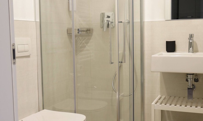 Lorenteggio Apartamento | Chic 1-bedroom apartment with WiFi, AC in enchanting Milano