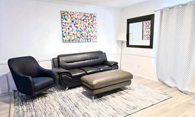 Vickery Meadow Apartamento | Chic 1-bedroom apartment in awesome Dallas with WiFi, AC