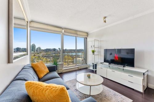 Crosstown Apartamento | Chic 1 Bedroom Getaway near Gastown and Chinatown
