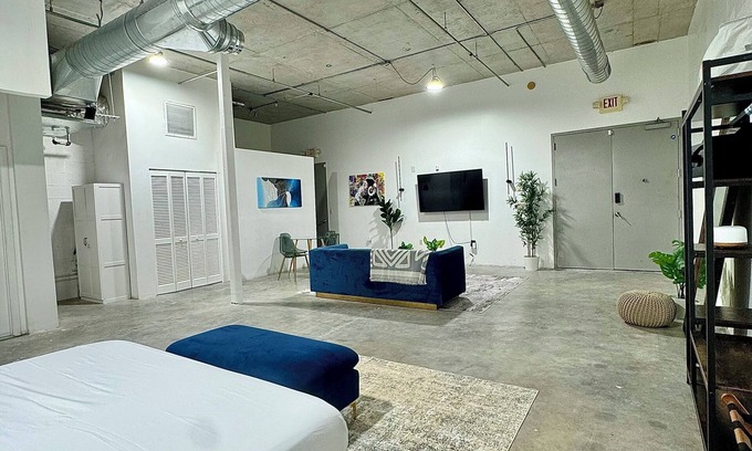 Wynwood Art District Apartamento | Chic 1-bedroom loft with pool in vibrant wynwood