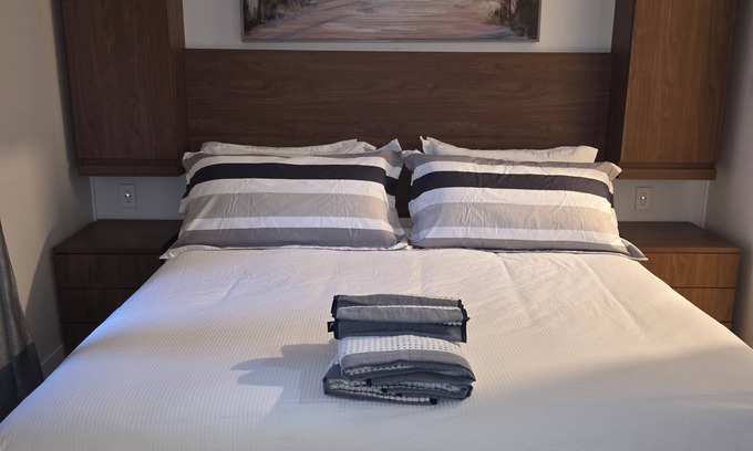 Downtown Nassau Apartamento | Chic 1-bedroom luxury suite in fabulous Nassau. Comfort. Class. Convenience.