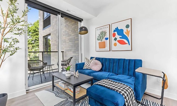 Bryant Apartamento | Chic 1-Bedroom Urban Retreat with WiFi and Fitness Center in Vibrant Kingfield