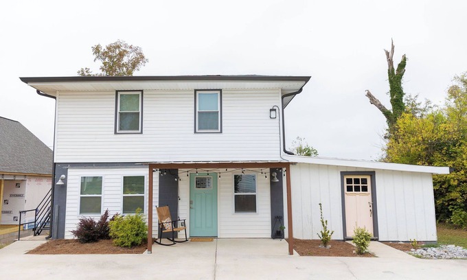 Newnan Apartamento | Chic 1-bedroom with AC and WiFi in downtown Newnan