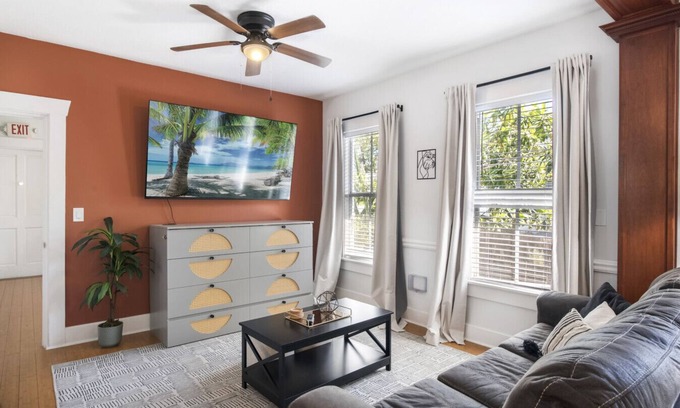 Historic Ybor Casa | Chic 1 BR in Historic Ybor City - Sleeps 4