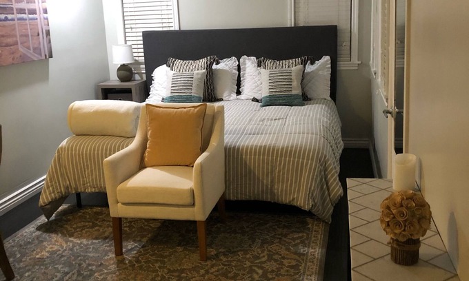 Altadena Casa | Chic 1Bedroom/bathroom with Private Entrance in Altadena/ Share Home.