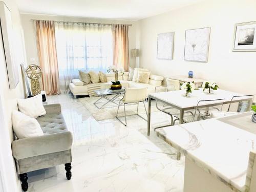 Aventura Apartamento | CHIC 1BR 2BA CONDO 1 Block to Aventura Mall
