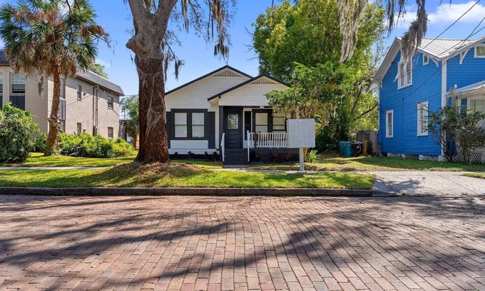 Lake Eola Heights Casa | This townhouse is a 0 bedroom(s), 1 bathrooms, located in Orlando, FL.