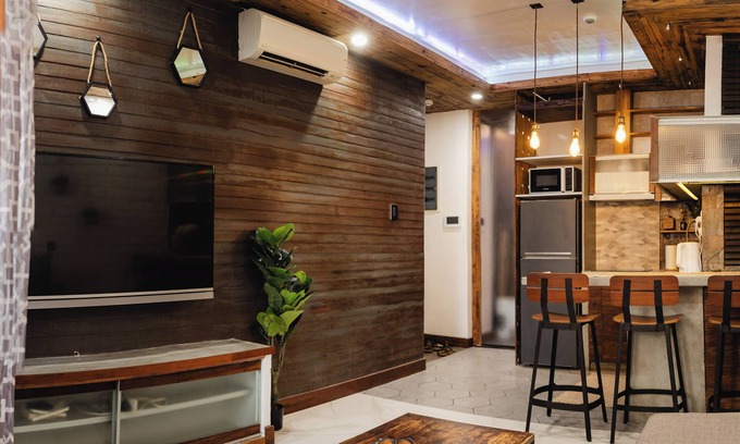 Male Apartamento | Chic 1BR Retreat: Steps to Rasfannu Beach & Malé’s Best