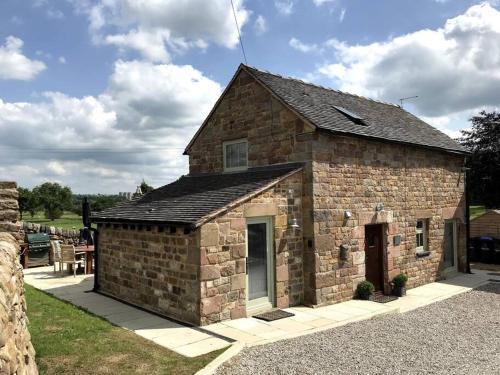 Winkhill Casa | Chic 2 Bed Peak District Cottage Barn - Alton Towers, Scarefest, Polar Bears, Chatsworth