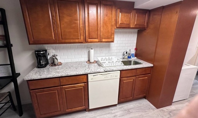 Warwick Apartamento | Chic 2-bedroom apartment with WiFi, AC in charming Warwick