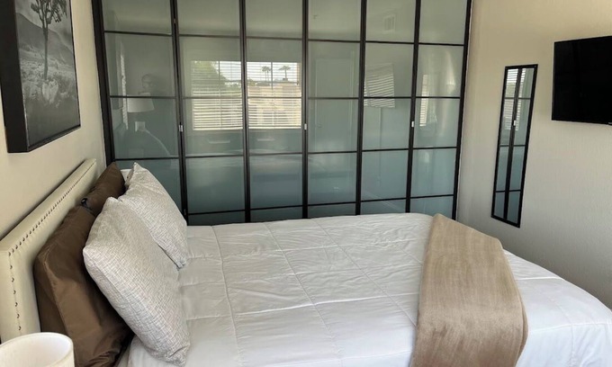 Cabo Del Rio Condominio | Chic 2-bedroom condo in Scottsdale - January bonus free stay in Sedona.