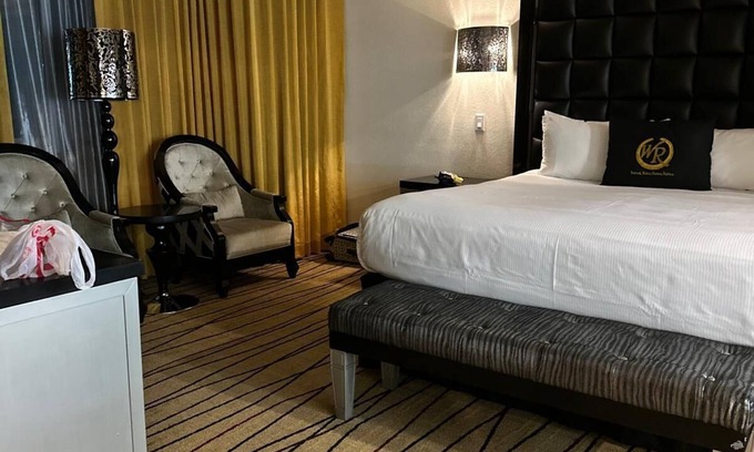 Las Vegas Apartamento | Chic 2-bedroom hotel suite with AC, WiFi in vibrant Las Vegas