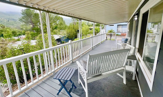 Agoura Hills Casa | Chic 2-bedroom mobile home with AC in beautiful Agoura Hills