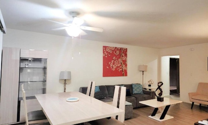 West Los Angeles Hotel | Chic 2-bedroom Residences with WiFi, AC in lovely Los Angeles