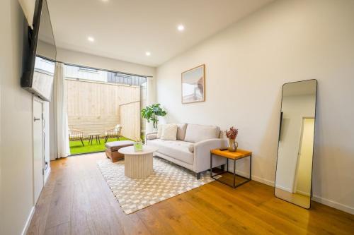 Grey Lynn Casa | Chic 2-Bedroom Retreat in Grey Lynn Minutes to CBD