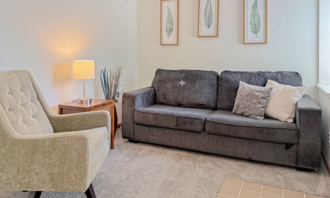 Des Moines Apartamento | Chic 2BR - 2 min from iCubs