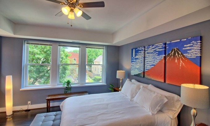 Tower Grove South Apartamento | Chic 2BR Gem | TG Park | Patio+Yard+W/D+Workspace