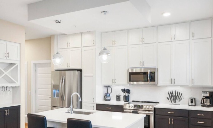 Charlotte Center City Apartamento | Reluxme | Chic 2BR High-Rise Near Attractions