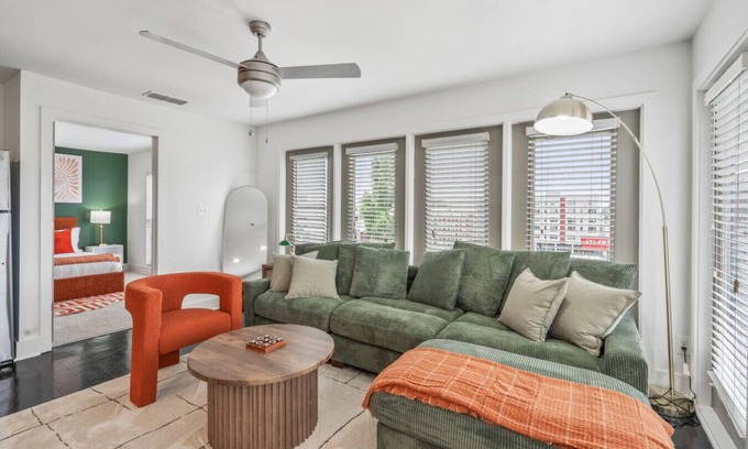 Reynoldstown Apartamento | Chic 2BR King Bed + Parking