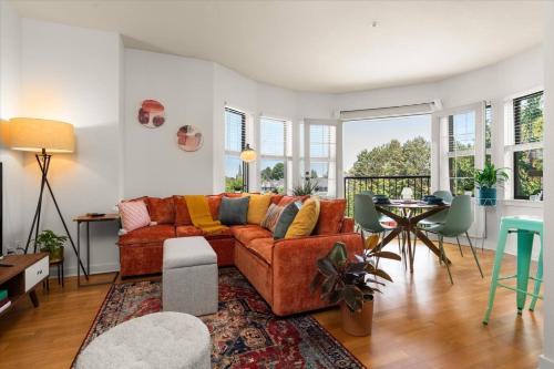 Queen Anne Apartamento | Chic 2BR King Beds Huge Patio 95 Walk Score!
