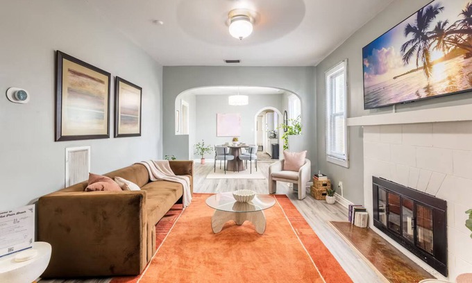 West Palm Beach Casa | Chic 2BR Palm Breeze Retreat Coastal Style Near Beaches & Downtown WPB