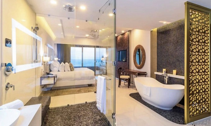 Puerto Juárez Complejo | Chic 3-bedroom resort with AC, fitness room in vibrant Cancún
