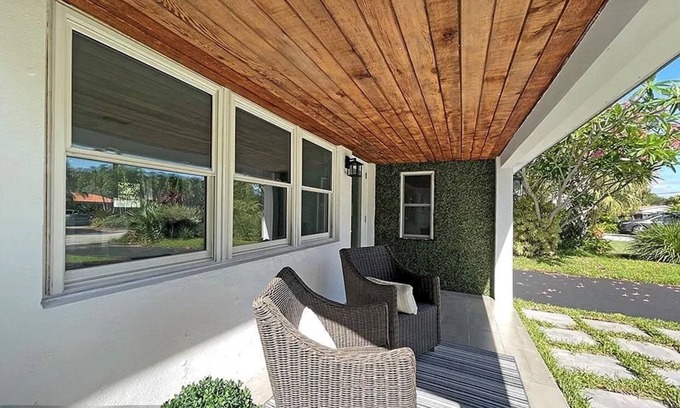 Wilton Manors Casa | Chic 3BR 2BA Getaway With Private Pool Oasis
