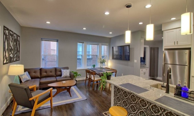 Tower Grove South Apartamento | Chic 3BR Gem | TG Park | Patio+Yard+W/D+Workspace