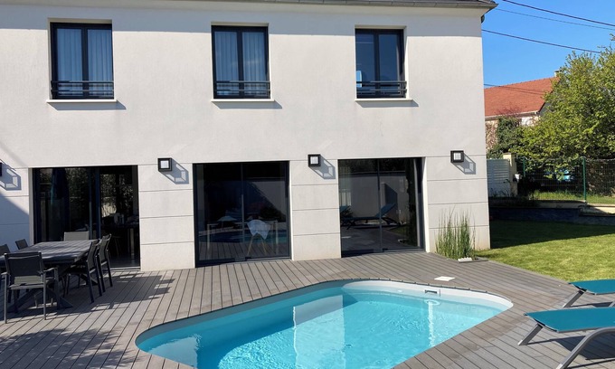 Saint-Prix Casa | Chic 4-bedroom house in a quiet location close to the forest and Paris. Ideal for families.