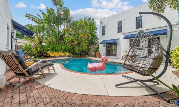 Old Northwood Casa | Chic 4BR retreat with private pool and modern amenities. Detached guest house includes queen bed, full bath, and kitchen. Minutes from downtown West Palm Beach, Palm Beach Island, Northwood Village, and Palm Beach Outlets.