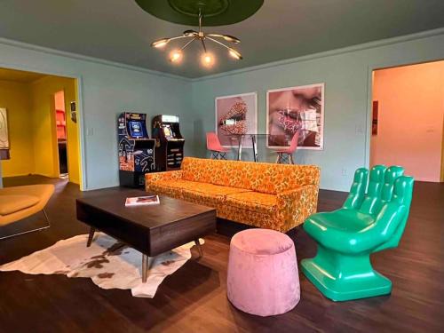 Lincoln Terrace Casa | Chic 50s Time Capsule Downtown/OU Med/OK Capitol