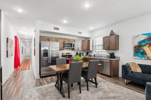 Florida Area Apartamento | Chic 5BR Oasis in NOLA's Heart