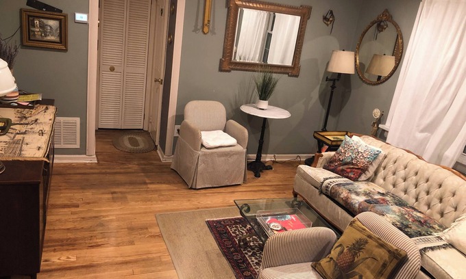 Cherry Hill Condominio | Chic and cozy 1-bedroom condo with great view in welcoming Cherry Hill