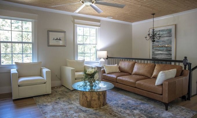 North Raleigh Casa | Chic and Cozy 3-bedroom house near Midtown and easy Greenway Access!