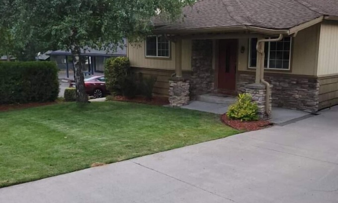 Mount Shasta Casa | Chic and cozy centrally located getaway
