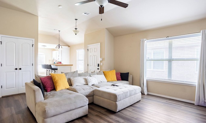 Oklahoma City Casa | Chic and Cozy: Your Ideal 3BR, 2BA Escape !