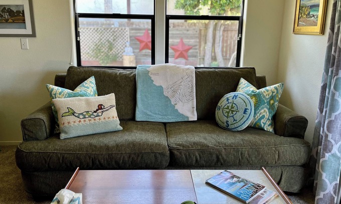 Park Hill Cabaña | Chic and modern within steps of trails & beaches