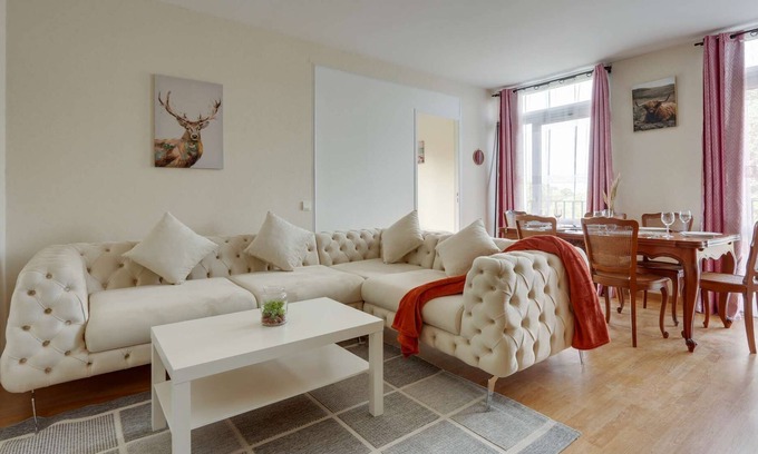 Ris Orangis Apartamento | Chic and spacious apart with parking