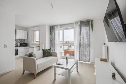 Cergy Apartamento | Chic and spacious apart with parking