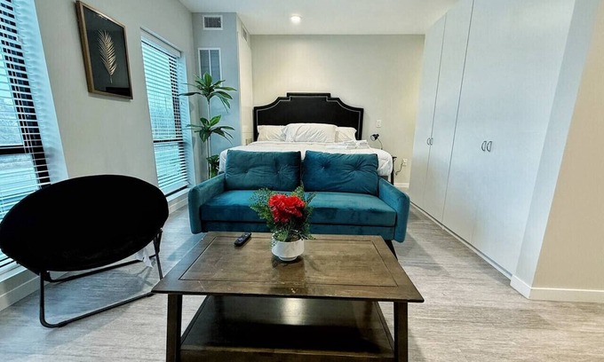 Downtown Des Moines Apartamento | Chic and Spacious Retreat – A Modern Escape Awaits You!