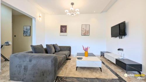Yaounde Apartamento | Chic and spacious studio with parking