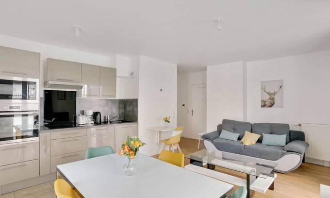 Universite Apartamento | Chic apart with parking near Paris